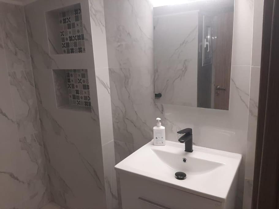 Апартаменты Modern Apartmen In Athina Афины Экстерьер фото