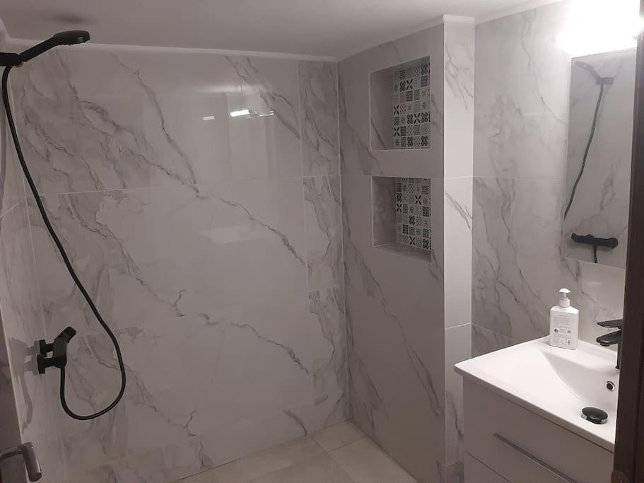Апартаменты Modern Apartmen In Athina Афины Экстерьер фото